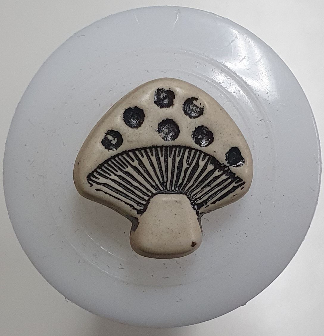 Button 15mm Tan Mushroom with Shank
