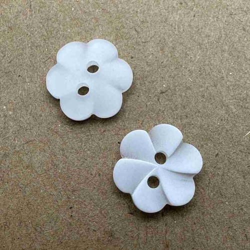 Button - 18mm White Flower