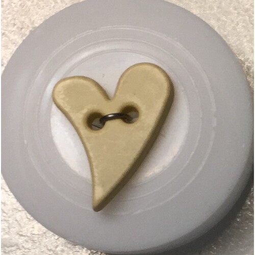 Button - 18mm Cream Heart