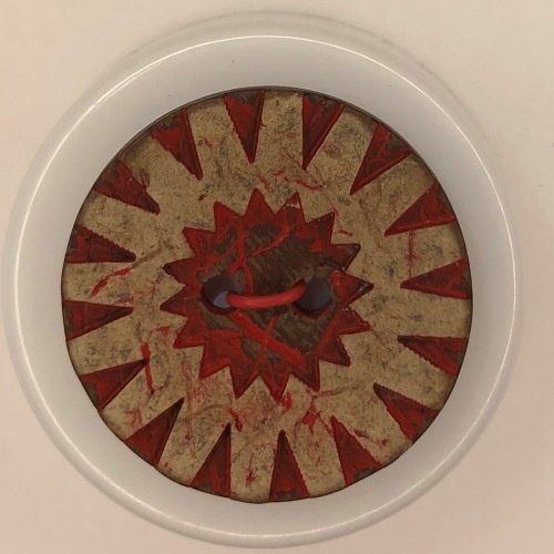 Button - 20mm Coconut Sunburst 23 Red